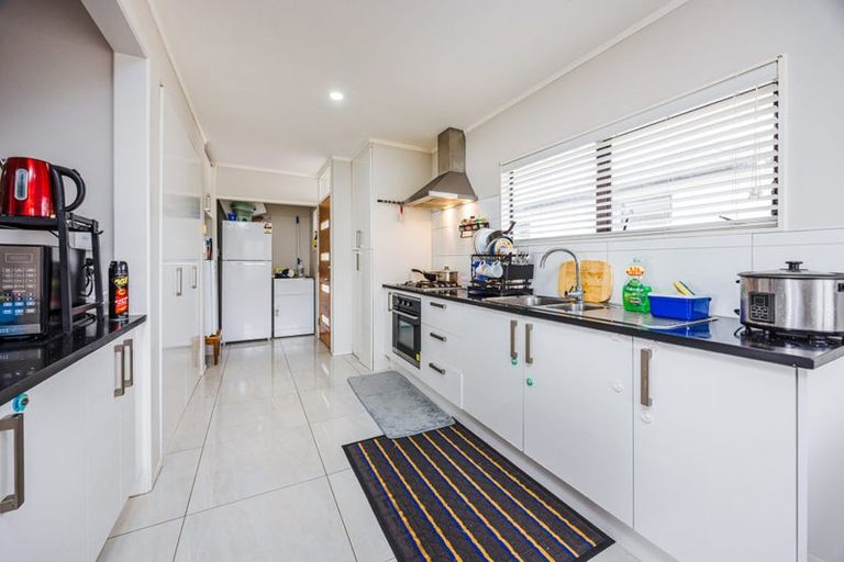 Photo of property in 67 Manuroa Road, Takanini, 2112