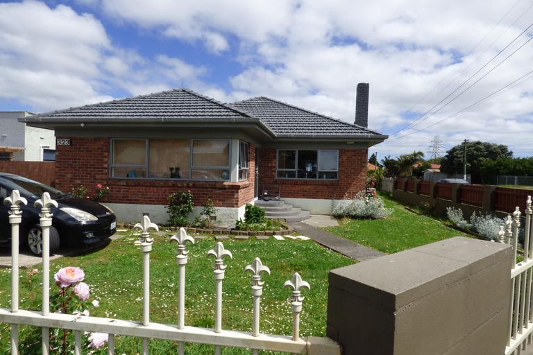 Photo of property in 323 Massey Road, Mangere East, Auckland, 2024