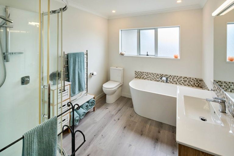 Photo of property in 15 Charlotte Way, Raumati South, Paraparaumu, 5032