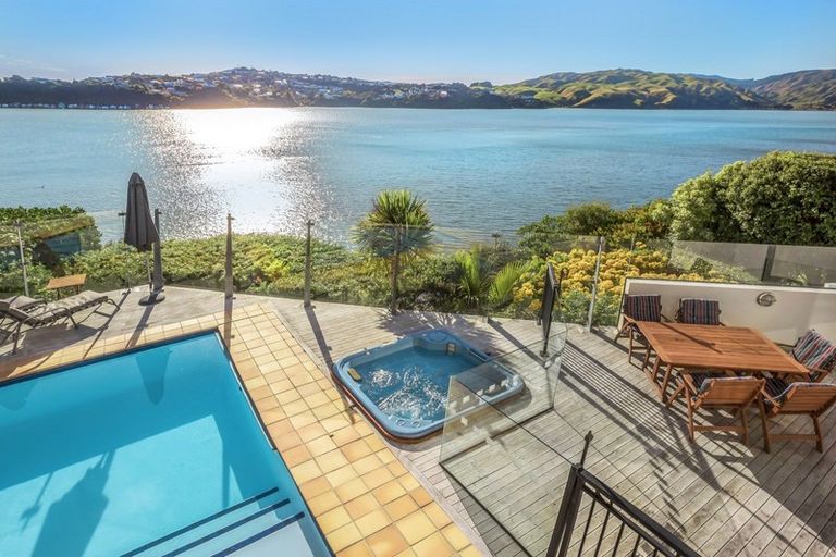 Photo of property in 15a Seaview Road, Paremata, Porirua, 5024