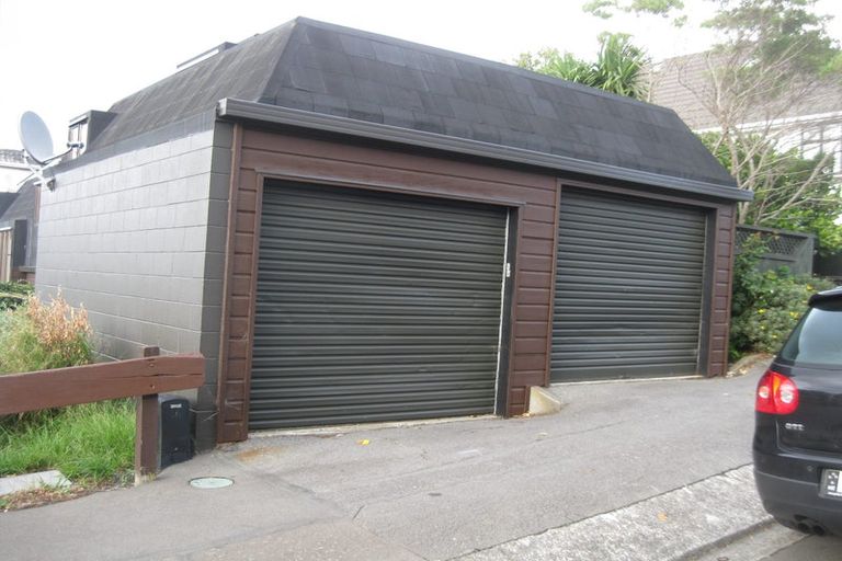 Photo of property in 2/27 Macdonald Crescent, Te Aro, Wellington, 6011