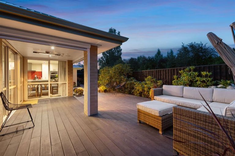 Photo of property in 15a Canberra Place, Redwood, Christchurch, 8051