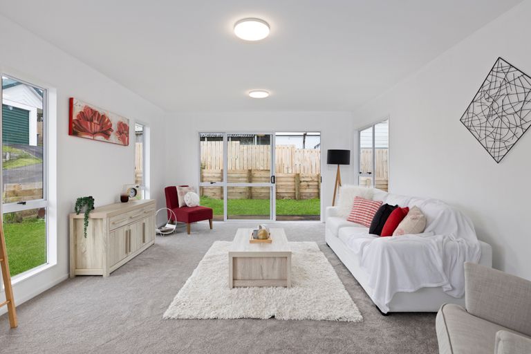 Photo of property in 1/53 Sungrove Rise, Sunnyvale, Auckland, 0612