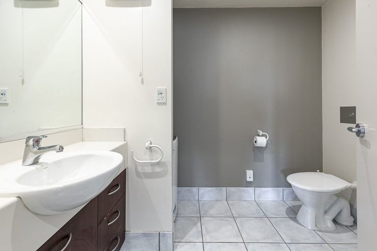 Photo of property in St Peters Apartments, 10a/192 Willis Street, Te Aro, Wellington, 6011