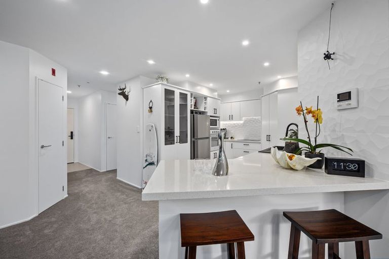 Photo of property in 1c/175 Hurstmere Road, Takapuna, Auckland, 0622