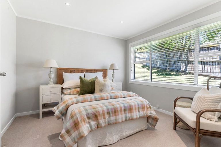 Photo of property in 15 Pickwick Parade, Mellons Bay, Auckland, 2014