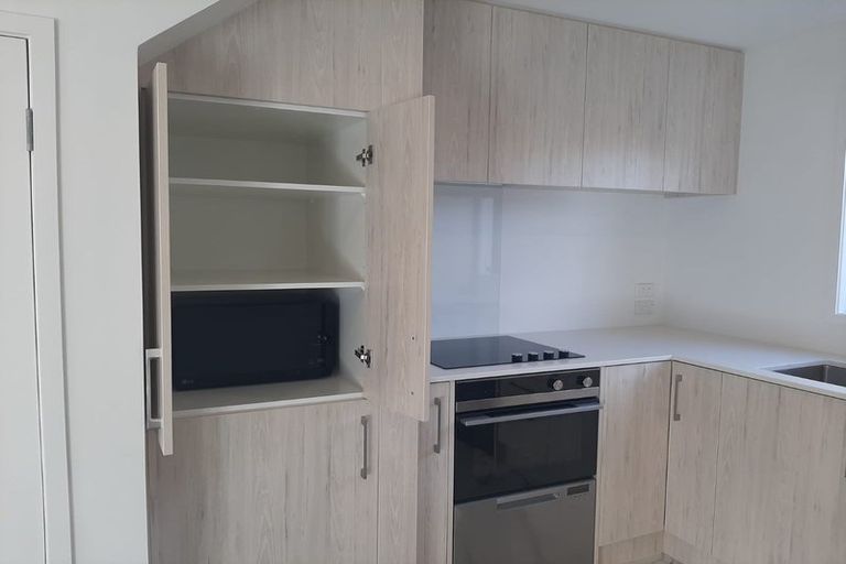 Photo of property in 9/21 Karamu Street, Te Atatu Peninsula, Auckland, 0610