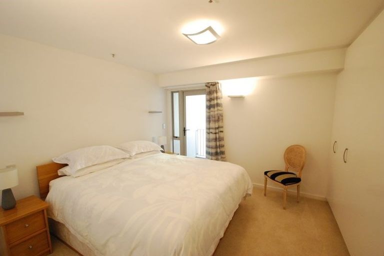 Photo of property in Aqua, 13/74 Oriental Parade, Oriental Bay, Wellington, 6011