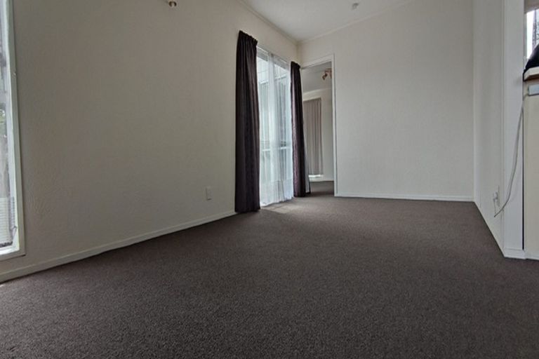 Photo of property in 25 Lisa Rise, Half Moon Bay, Auckland, 2012