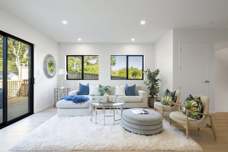 Photo of property in 1 Rengarenga Rise, Fairview Heights, Auckland, 0632