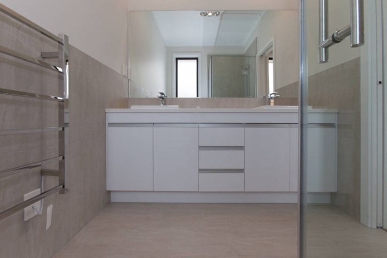 Photo of property in 9 Davey Crescent, Orewa, 0931