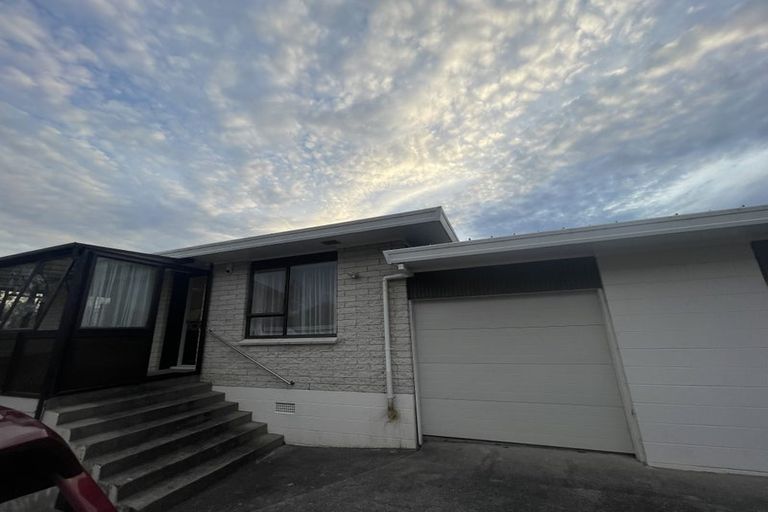 Photo of property in 2/20 Sartors Avenue, Northcross, Auckland, 0630