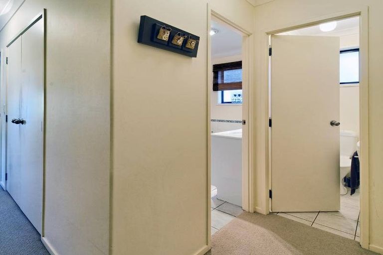 Photo of property in 62a Hutchinson Avenue, New Lynn, Auckland, 0600