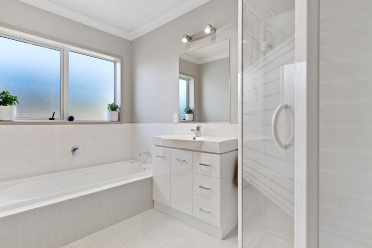 Photo of property in 107 Twin Oak Avenue, Papamoa Beach, Papamoa, 3118