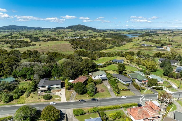 Photo of property in 26 Whaka Street, Maungaturoto, 0520