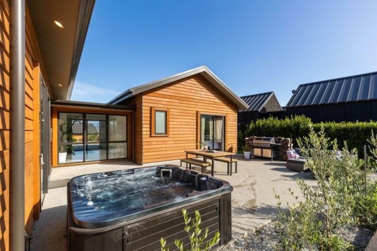 Photo of property in 1 Hovingham Court, Jacks Point, Queenstown, 9371