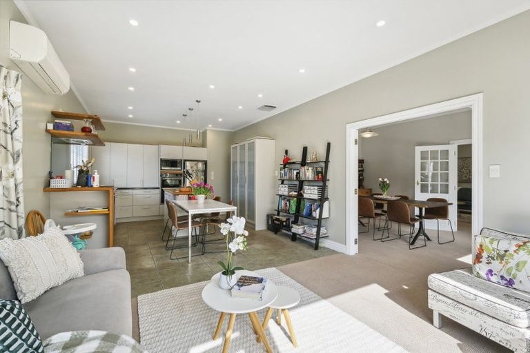 Photo of property in 73 Oxford Street, Tawa, Wellington, 5028