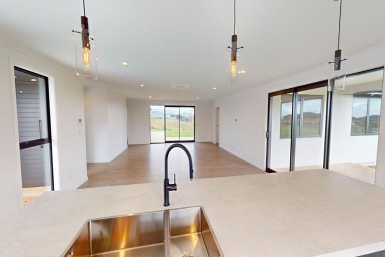 Photo of property in 132 Kingsdale Park Drive, Aokautere, Palmerston North, 4471