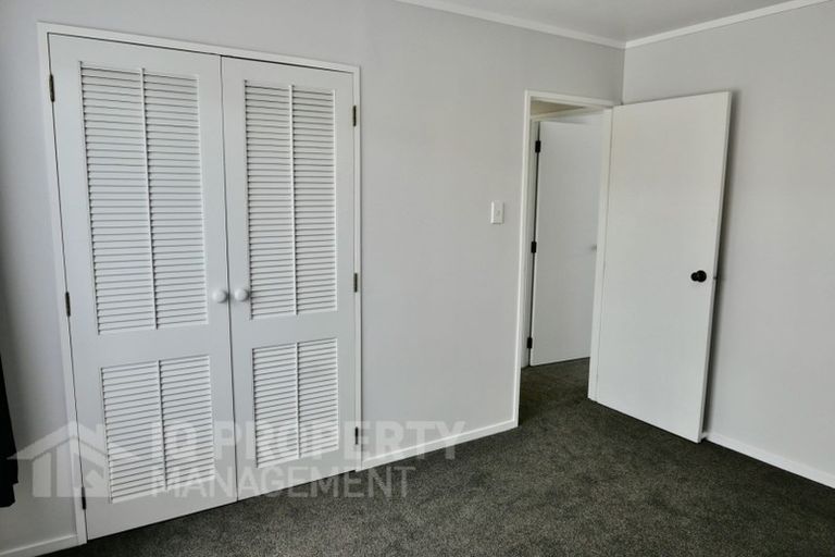 Photo of property in 2/77 Prince Regent Drive, Half Moon Bay, Auckland, 2012