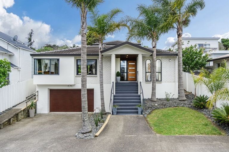 Photo of property in 31 Seaton Road, Murrays Bay, Auckland, 0630