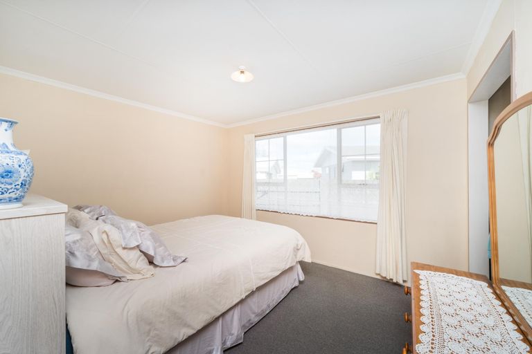 Photo of property in 8 Forbes Place, Kelvin Grove, Palmerston North, 4414