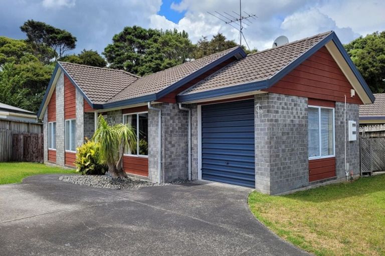 Photo of property in 14 Lanier Place, Glendene, Auckland, 0602