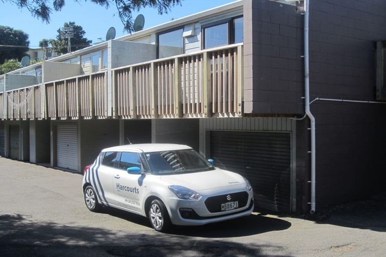 Photo of property in 2/23 Collins Avenue, Tawa, Wellington, 5028