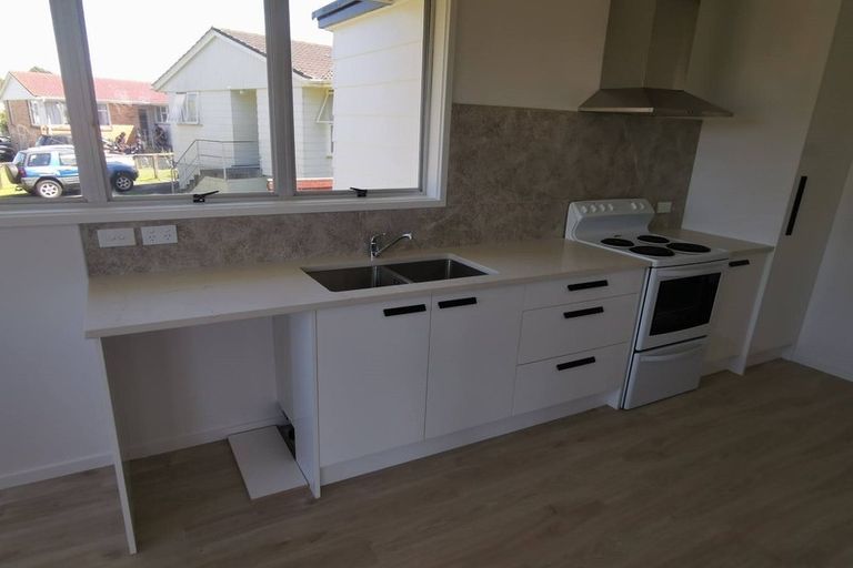 Photo of property in 2 Arnhem Place, Pukekohe, 2120