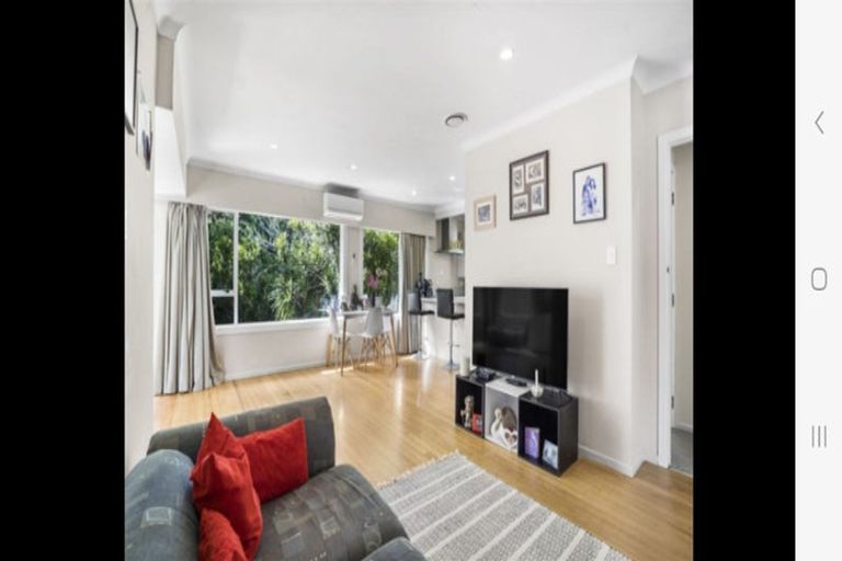 Photo of property in 29a Glenfern Road, Mellons Bay, Auckland, 2014