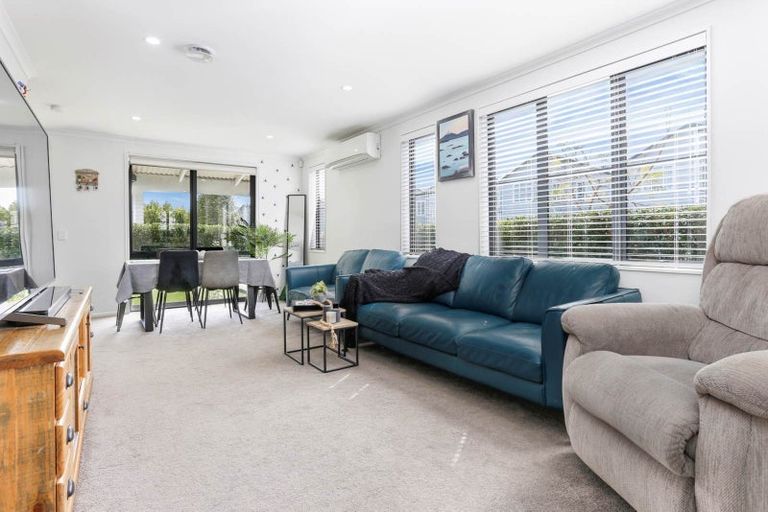 Photo of property in 69 Saddleback Crescent, Papakura, 2110