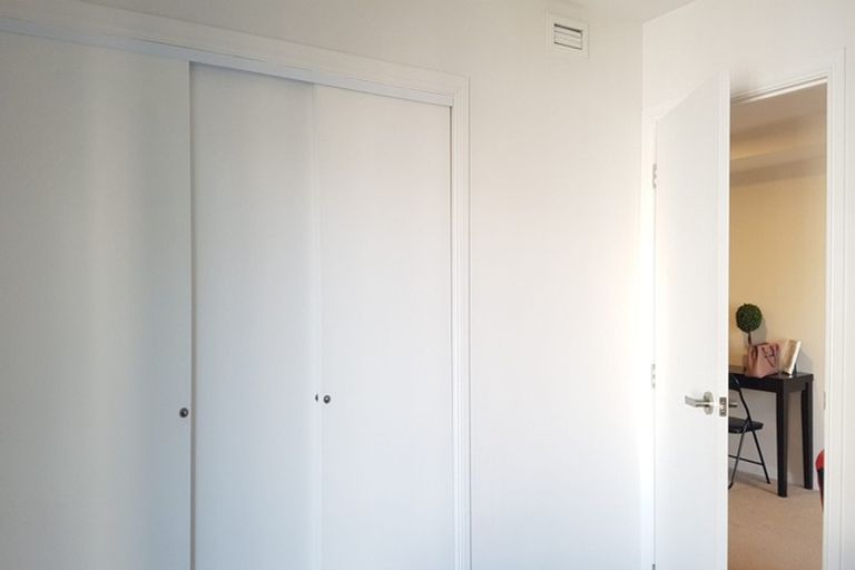 Photo of property in 15 Colin Wild Place, Glenfield, Auckland, 0629