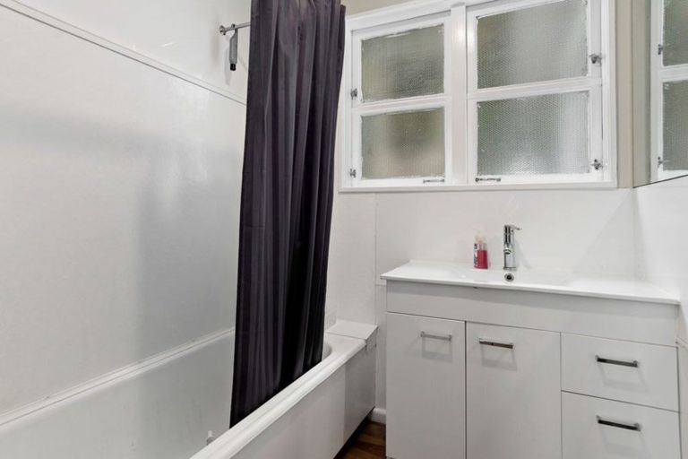 Photo of property in 176 George Street, Stokes Valley, Lower Hutt, 5019