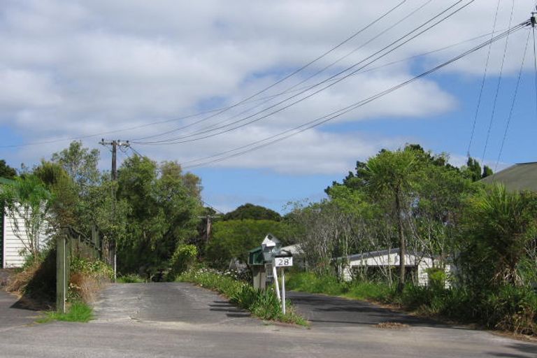 Photo of property in 2/28 Coroglen Avenue, Birkenhead, Auckland, 0626