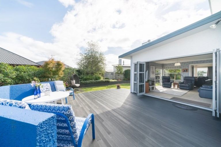 Photo of property in 3 Manhattan Court, Kelvin Grove, Palmerston North, 4414