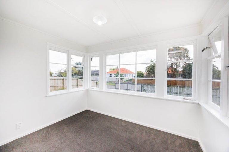 Photo of property in 104 Clyde Crescent, Roslyn, Palmerston North, 4414