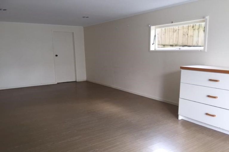 Photo of property in 1/288 East Coast Road, Forrest Hill, Auckland, 0620