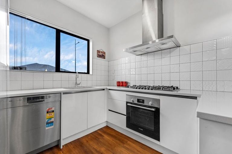 Photo of property in 35 Sapwood Crescent, Takanini, 2110