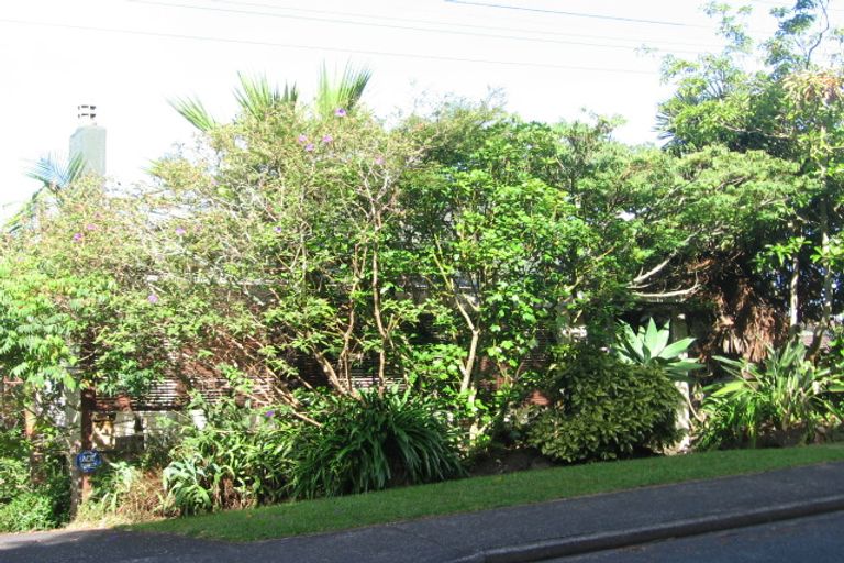 Photo of property in 184 Old Titirangi Road, Titirangi, Auckland, 0604