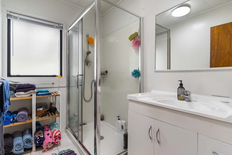 Photo of property in 2/20 Landsdale Place, Massey, Auckland, 0614