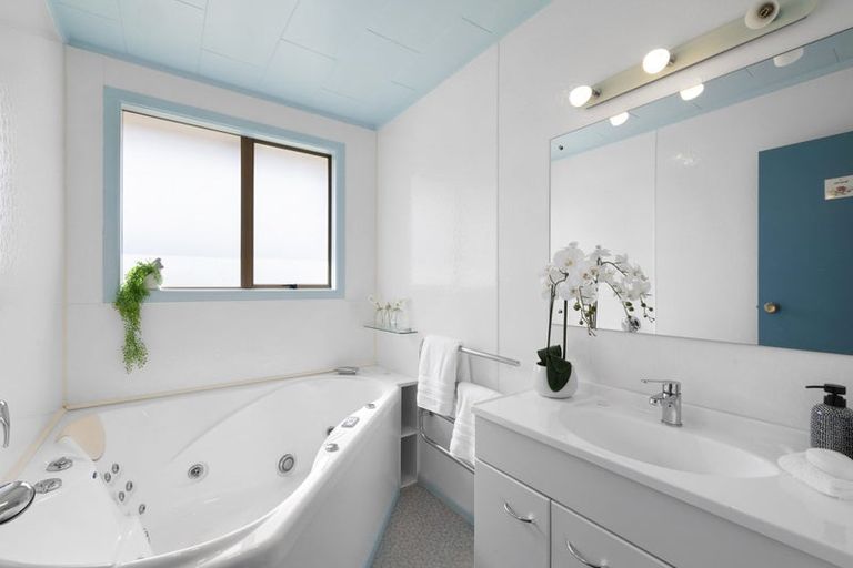 Photo of property in 5 Wesley Avenue, Frankleigh Park, New Plymouth, 4310