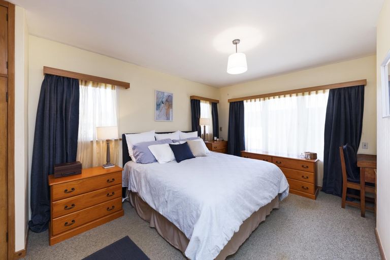 Photo of property in 562 Featherston Street, Roslyn, Palmerston North, 4414