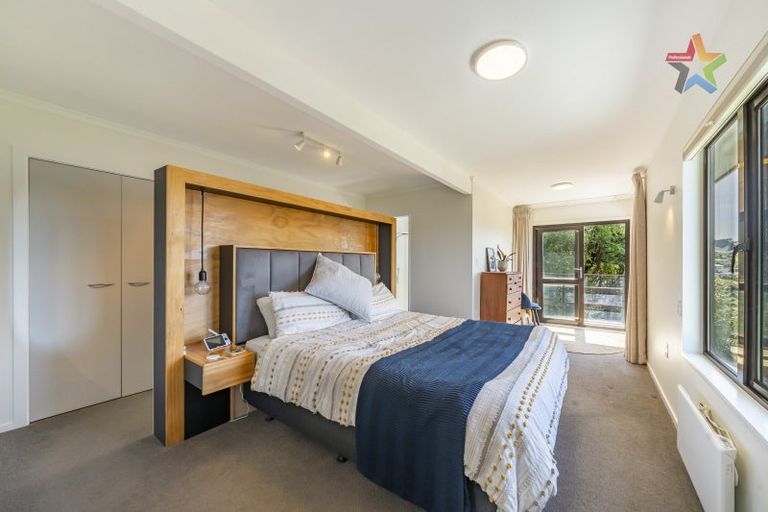 Photo of property in 93 Miromiro Road, Normandale, Lower Hutt, 5010