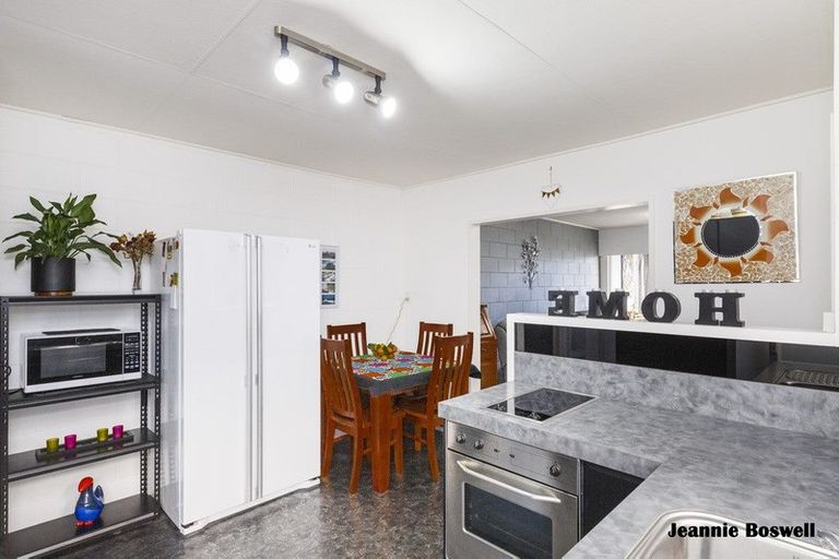 Photo of property in 16 Carow Street, Palmerston North, 4410