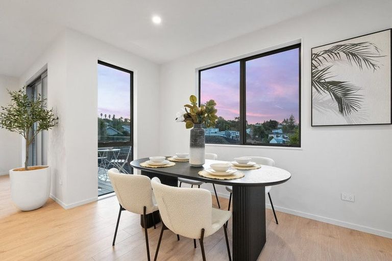 Photo of property in 144a Oaktree Avenue, Browns Bay, Auckland, 0630