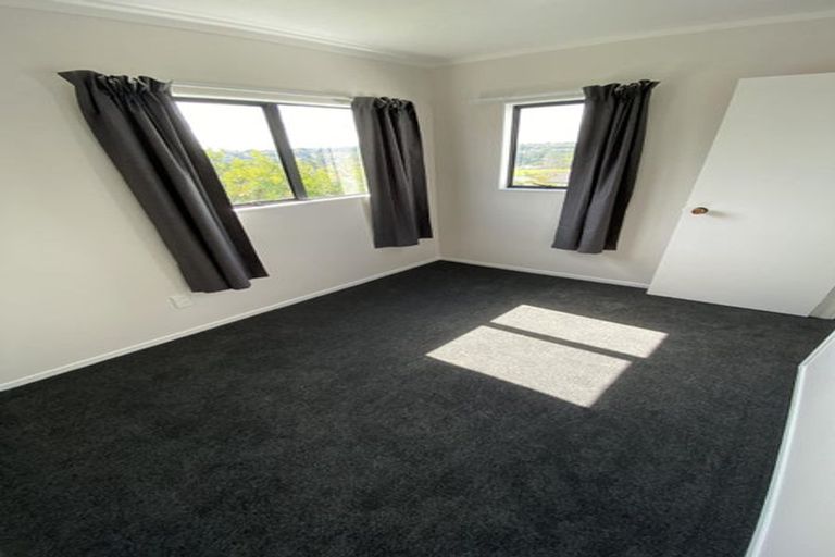 Photo of property in 2/16 Ebony Place, Massey, Auckland, 0614