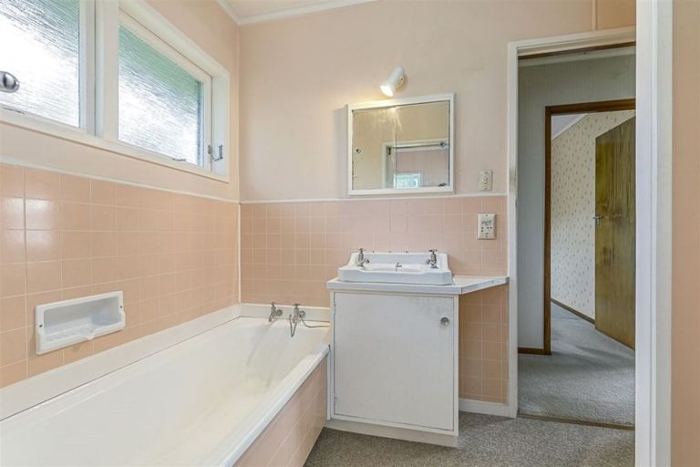 Photo of property in 265 Great North Road, Henderson, Auckland, 0612