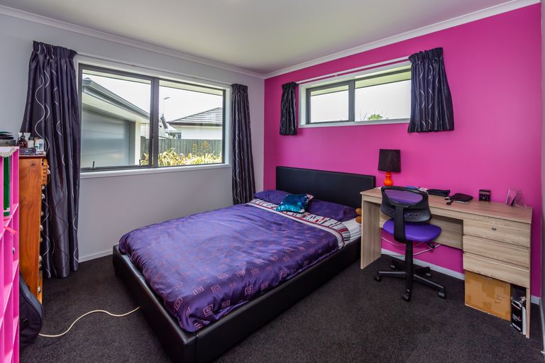 Photo of property in 8 Carteret Place, Aranui, Christchurch, 8061
