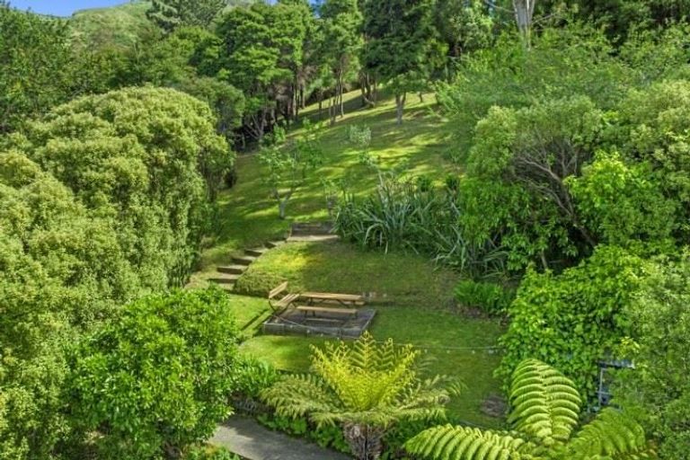 Photo of property in 1091 Dyers Pass Road, Governors Bay, Lyttelton, 8971