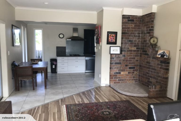 Photo of property in 2/20 Hutchinsons Road, Bucklands Beach, Auckland, 2014