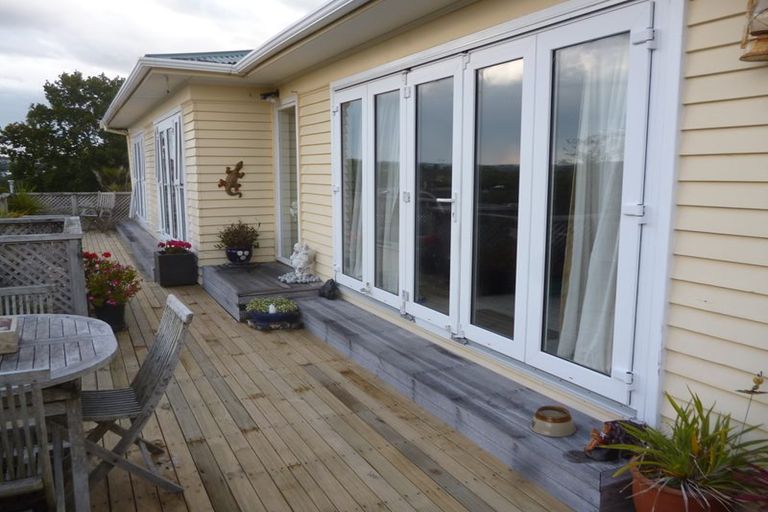 Photo of property in 76 Marine Parade, Mellons Bay, Auckland, 2014